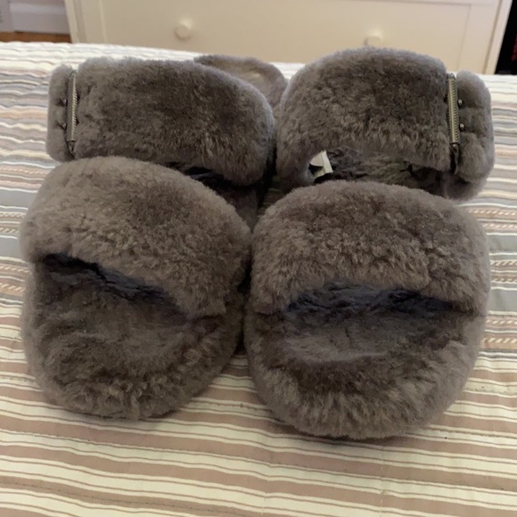 UGG SLIPPERS - Picture 5 of 6